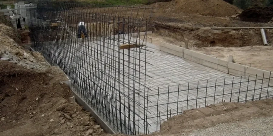 Diseño de Cimentaciones Superficiales en Antofagasta: Suelo Salino y Sismicidad